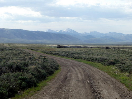 GDMBR: Riding the high plain's valley to the southeast.